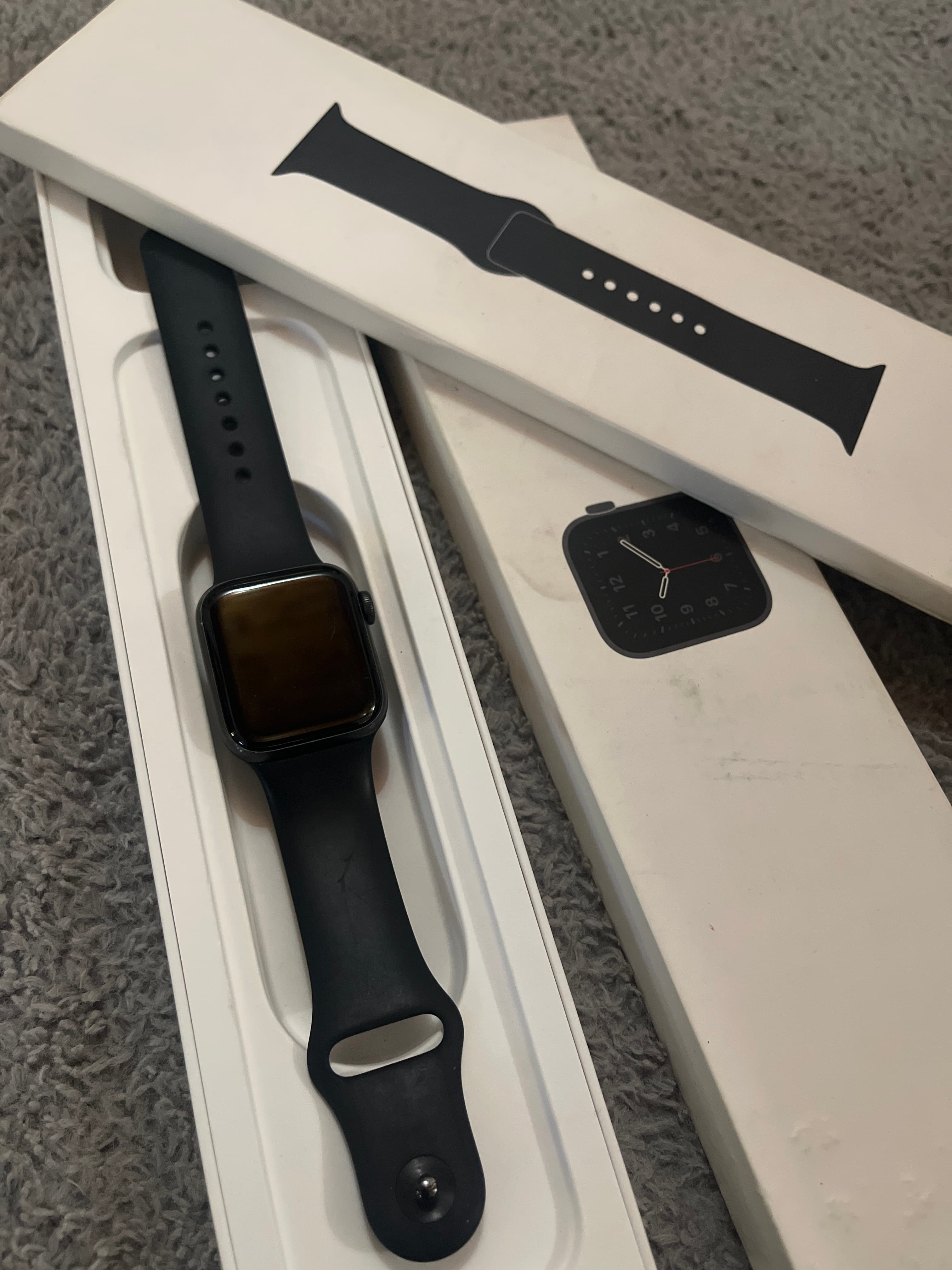 Apple Watch SE โ image 1